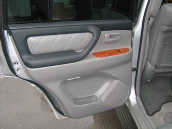 2005 Toyota Land Cruiser Pictures