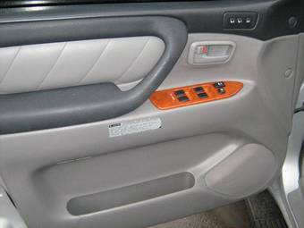 2005 Toyota Land Cruiser Pictures