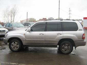 2005 Toyota Land Cruiser Photos