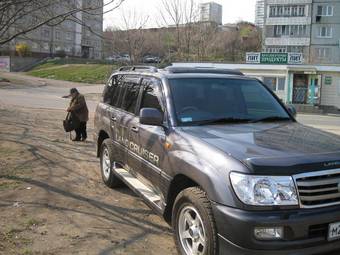 2005 Toyota Land Cruiser Photos