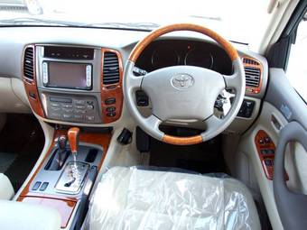2005 Toyota Land Cruiser Pictures