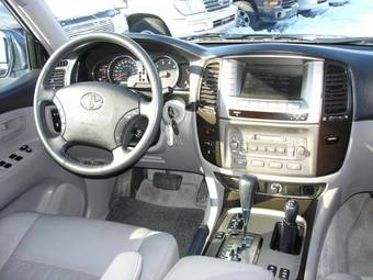 2005 Toyota Land Cruiser Pictures