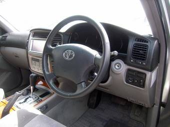 2005 Toyota Land Cruiser Images
