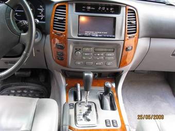 2005 Toyota Land Cruiser Pictures