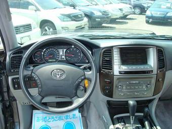 2005 Toyota Land Cruiser Pics