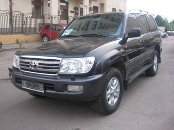 2005 Toyota Land Cruiser Photos