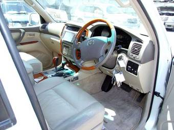 2005 Toyota Land Cruiser Pics