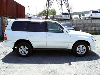 2005 Toyota Land Cruiser Pictures