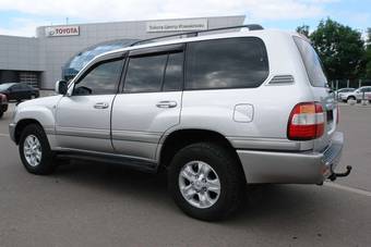 2005 Toyota Land Cruiser Pictures