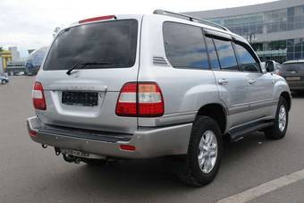 2005 Toyota Land Cruiser Photos