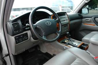 2005 Toyota Land Cruiser Pictures