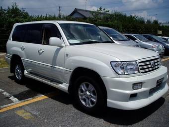 2005 Toyota Land Cruiser Photos