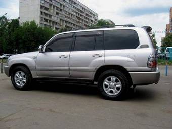 2005 Toyota Land Cruiser Pictures