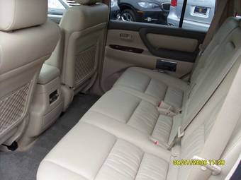 2005 Toyota Land Cruiser Photos