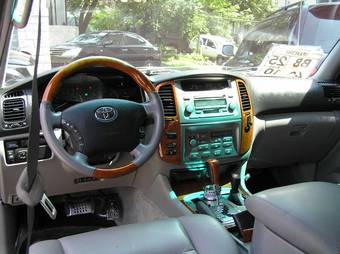 2005 Toyota Land Cruiser Pictures