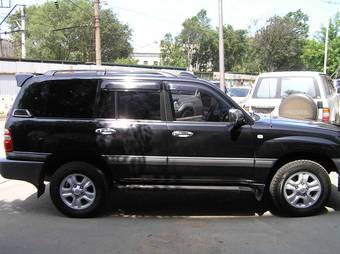 2005 Toyota Land Cruiser Photos