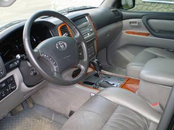 2005 Toyota Land Cruiser Photos