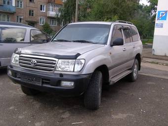 2005 Toyota Land Cruiser Photos