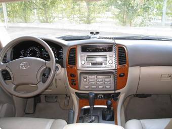 2005 Toyota Land Cruiser Images