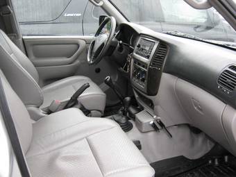 2005 Toyota Land Cruiser Photos