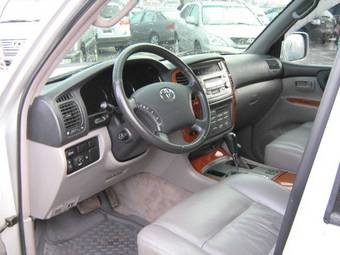 2005 Toyota Land Cruiser Pictures