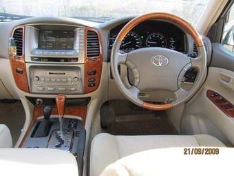 2005 Toyota Land Cruiser Photos