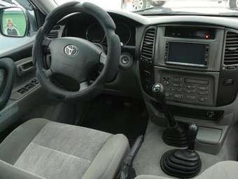 2006 Toyota Land Cruiser Photos