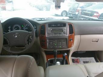 2006 Toyota Land Cruiser Images