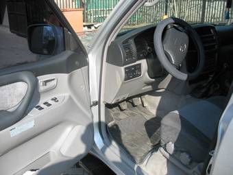 2006 Toyota Land Cruiser Pictures