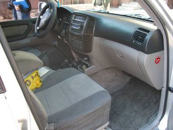 2006 Toyota Land Cruiser Photos