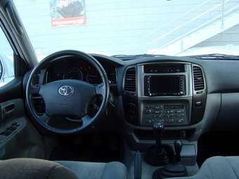 2007 Toyota Land Cruiser Photos