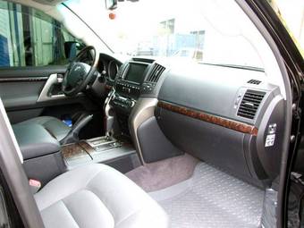 2008 Toyota Land Cruiser Pictures