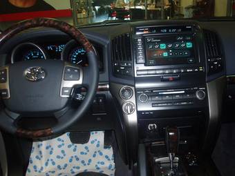 2009 Toyota Land Cruiser Photos