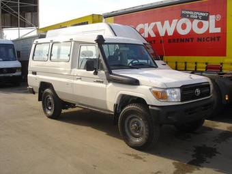 2009 Toyota Land Cruiser Images