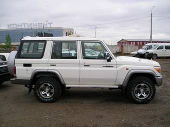 2010 Toyota Land Cruiser Photos