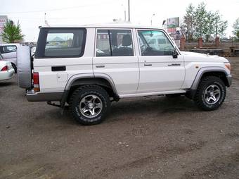 2010 Toyota Land Cruiser Photos