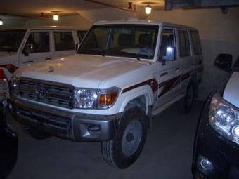 2010 Toyota Land Cruiser Photos