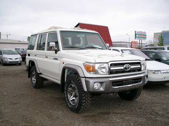 2010 Toyota Land Cruiser Pictures