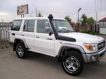 2010 Toyota Land Cruiser Pictures