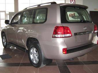 2010 Toyota Land Cruiser Pictures