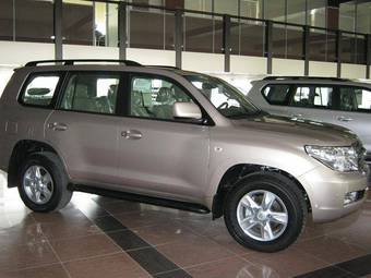 2010 Toyota Land Cruiser Photos