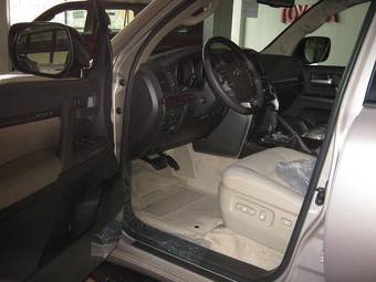 2010 Toyota Land Cruiser Photos