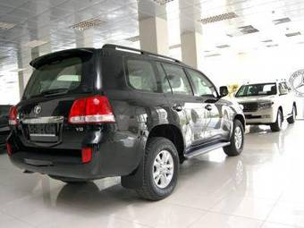 2010 Toyota Land Cruiser Photos