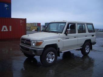 2010 Toyota Land Cruiser Wallpapers
