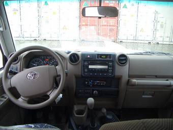 2010 Toyota Land Cruiser Pictures