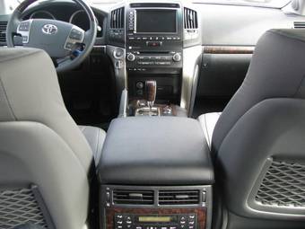2010 Toyota Land Cruiser Photos
