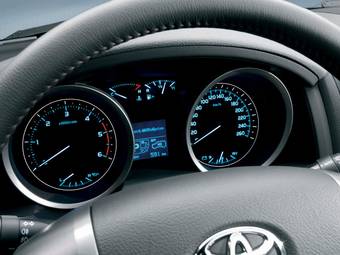 2010 Toyota Land Cruiser Images