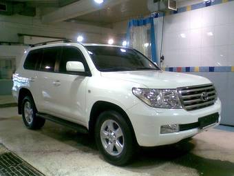 2010 Toyota Land Cruiser Photos