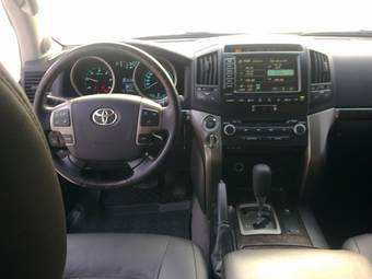2010 Toyota Land Cruiser Pics