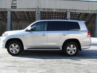 2010 Toyota Land Cruiser Pics